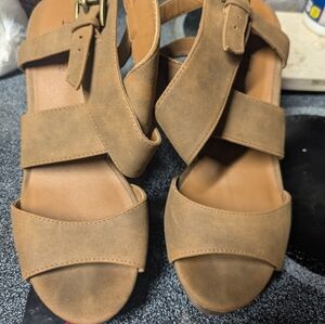 Indigo Rd Kamryn wedge heels size 6.5